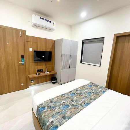 Hotel Royal Elite Rajkot Extérieur photo