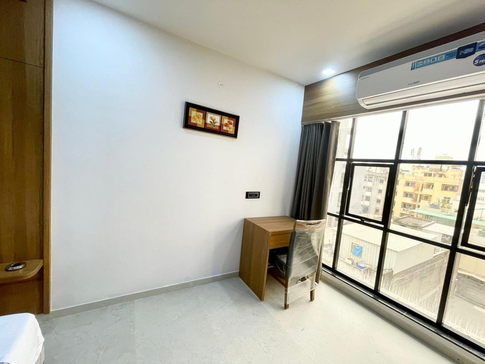Hotel Royal Elite Rajkot Extérieur photo