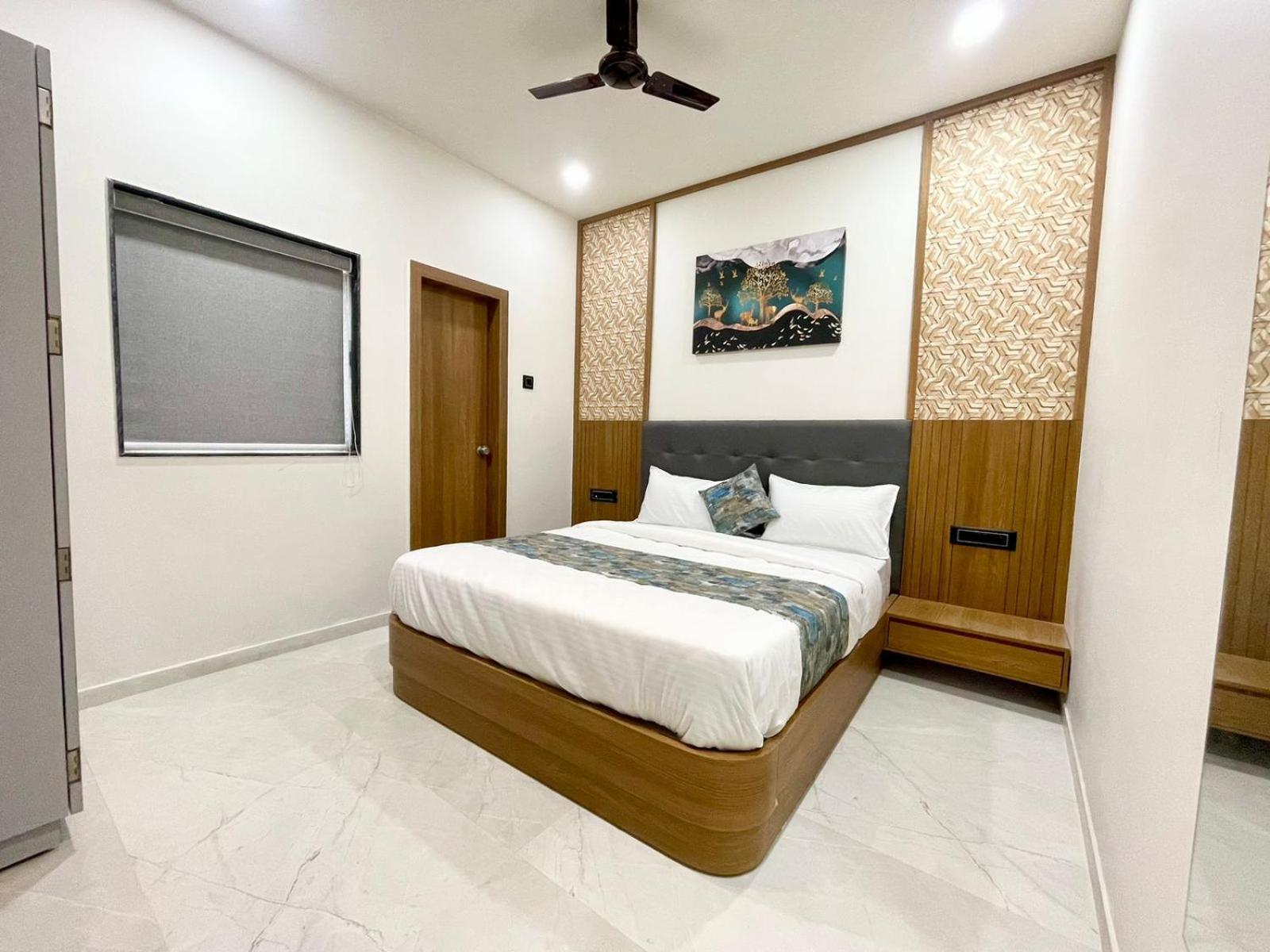Hotel Royal Elite Rajkot Extérieur photo