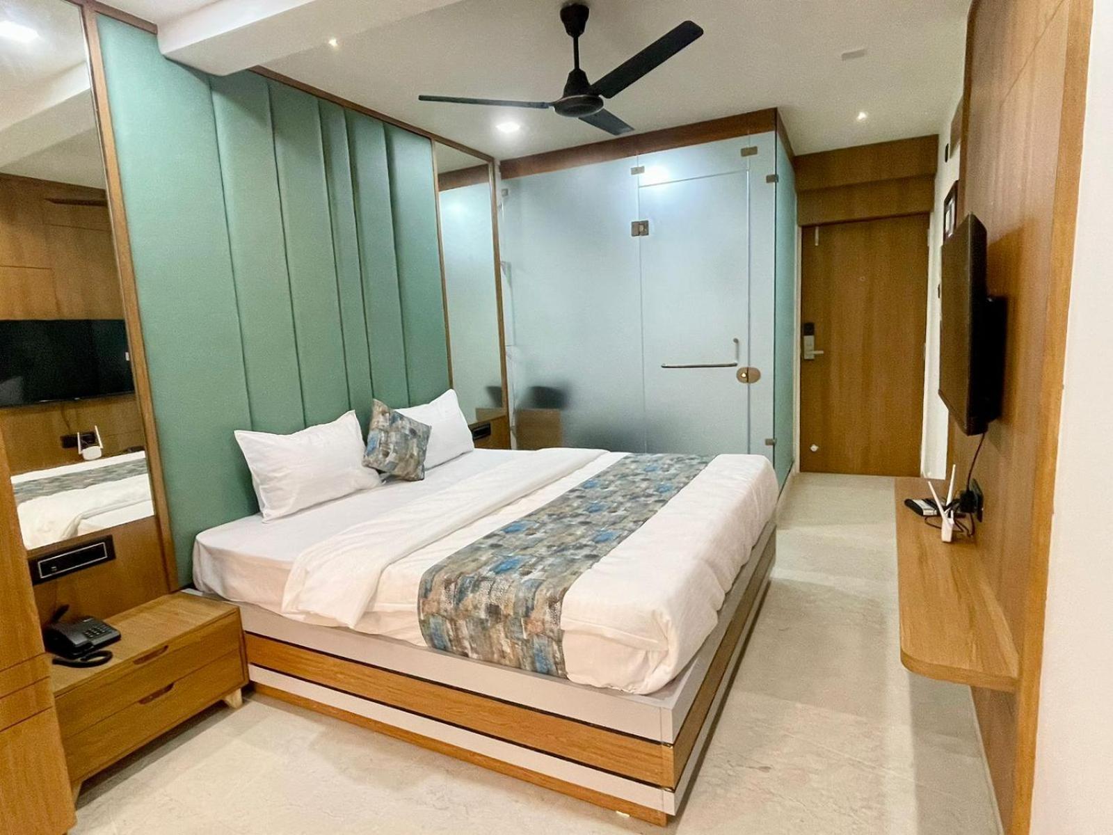 Hotel Royal Elite Rajkot Extérieur photo