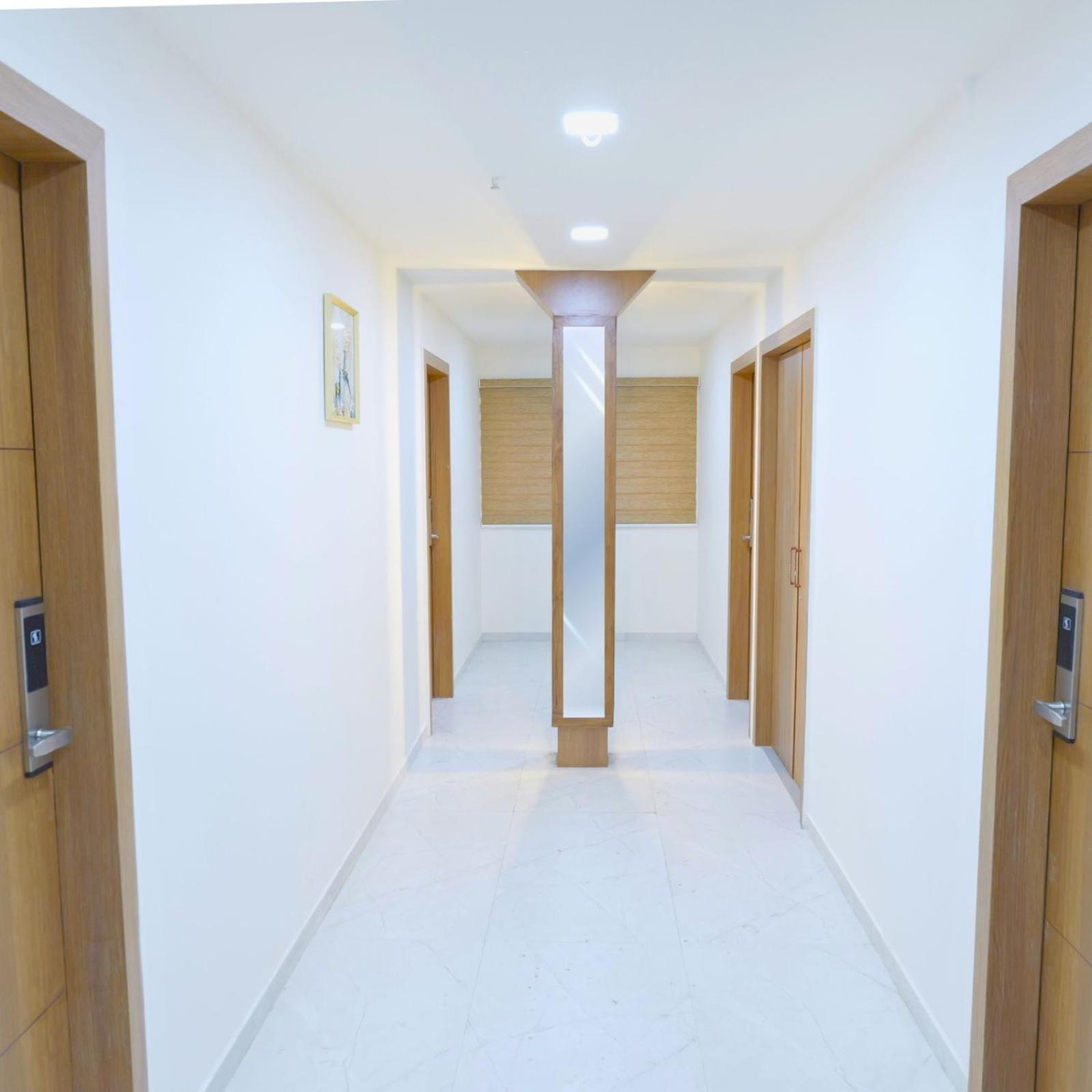 Hotel Royal Elite Rajkot Extérieur photo