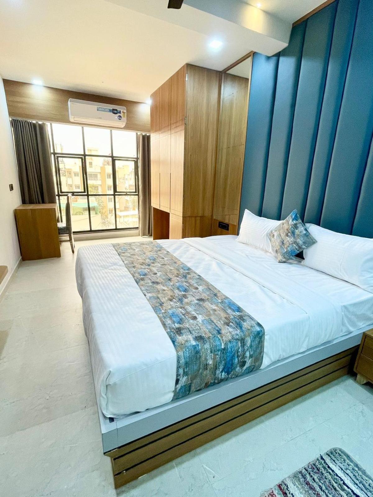 Hotel Royal Elite Rajkot Extérieur photo