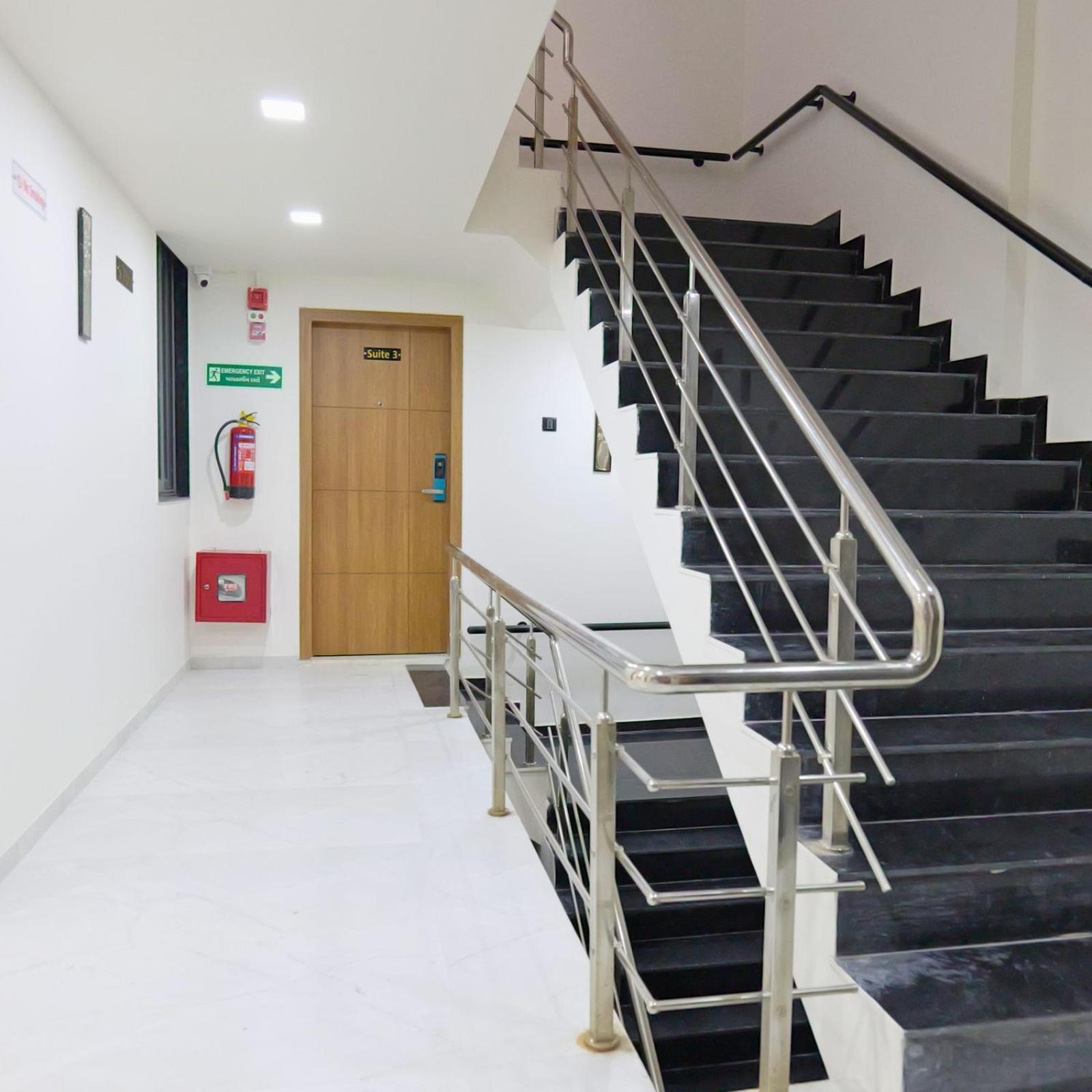 Hotel Royal Elite Rajkot Extérieur photo